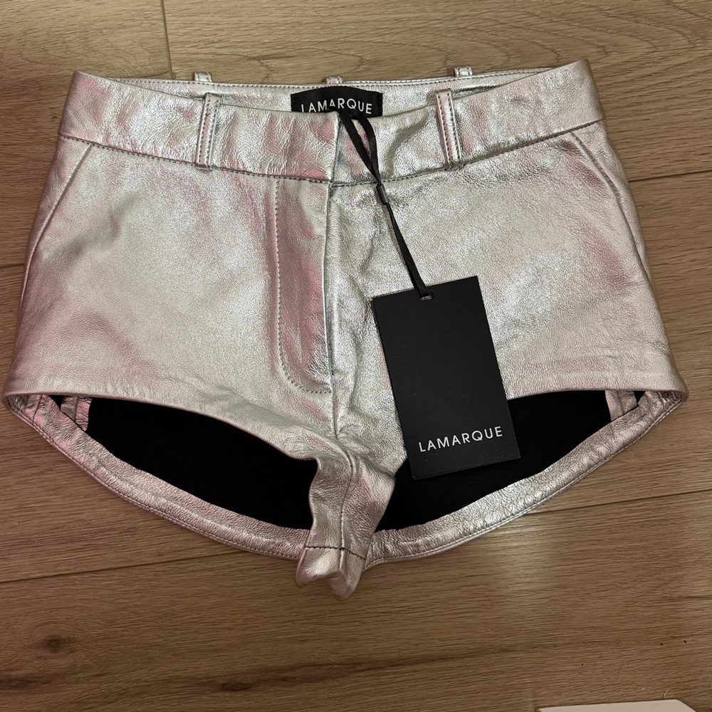 LAMARQUE Annaise Short in Metallic Silver